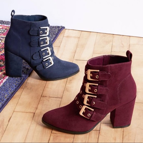 NIB Red Wine Studs Buckle Grommet Ankle Bootie - Picture 3 of 6